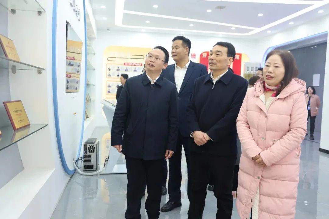 熊運浪在調(diào)研安源工業(yè)園在江西艾特傳質(zhì)科技有限公司考察